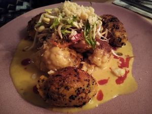 Roasted cauliflower, sweet potato and quinoa balls at Körle und Adam in Stuttgart