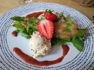 Cashew cream cheese with asparagus at Körle und Adam in Stuttgart