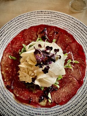 Gehobelte Kräuterseitlingen und Carpaccio von der Roten Beete  at Körle und Adam in Stuttgart