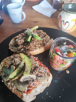 Molletes de champiñones at Casa Onca Centro in Aguascalientes