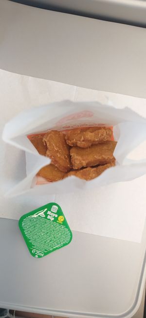Vegan Chicken Nuggets and Vegan Mayo at Burger King in Vienna