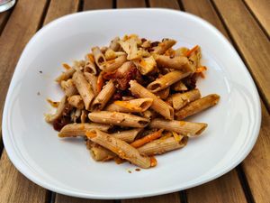 Nudelsalat mit Möhren, Blumenkohl, Cashewkernen mit Ingwer-Limetten-Sesam-Dressing at Terra Madre in Muhlheim Am Main