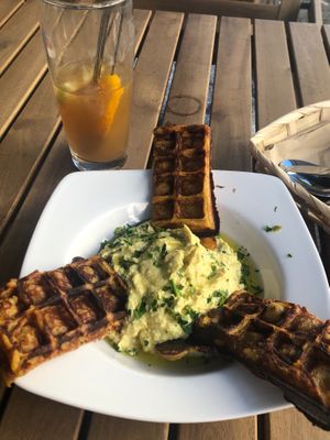 I really love this store and that they opened a little bistro/ café next to their zero waste shop. I have tried muffins, savory waffles with hummus and homemade ice tea. Very good at Terra Madre in Muhlheim Am Main