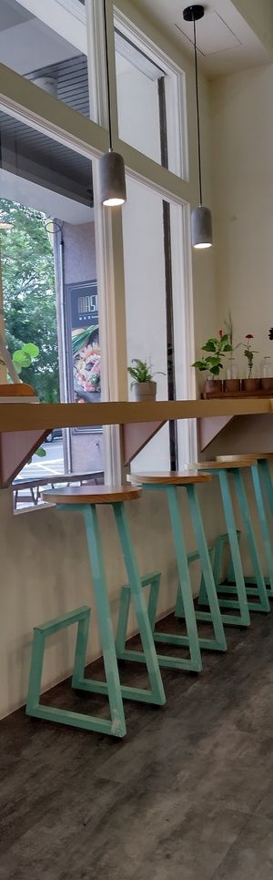 Window seating at Tokimaki 時蒔 vegan kitchen in Kaohsiung