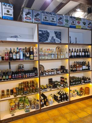 Greek olive oil, olives in jars, balsamic vinegar, greek liquor and more at La Botiga Griega in Barcelona