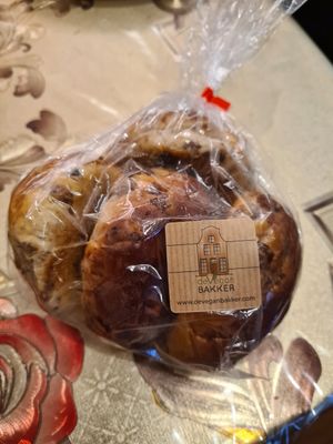 Raisin buns at De Vegan Bakker in Heusden