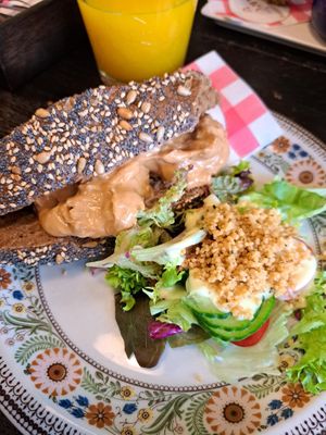 Satay sandwich #Veganuary at De Vegan Bakker in Heusden