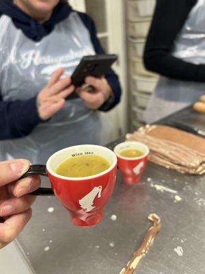 onion soup during the workshop  at De Vegan Bakker in Heusden