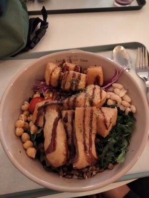 Vegan poke with extra vegan toppings at Benjamin Poke & Salad in Seoul