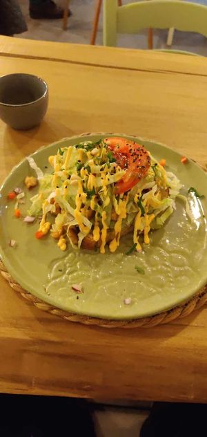 Toast avocado & vegan chicken at El Verde in Genk