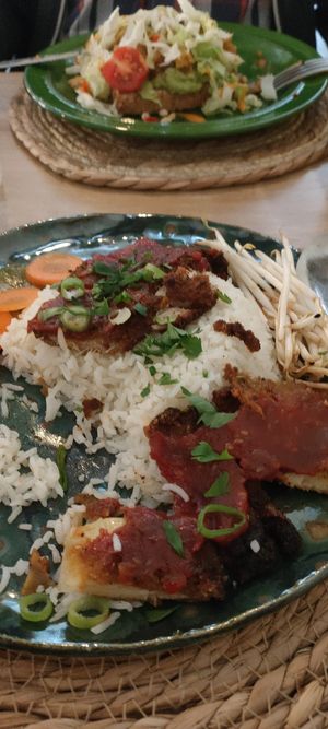 Rijst met en gebakken bananen bloesem. at El Verde in Genk