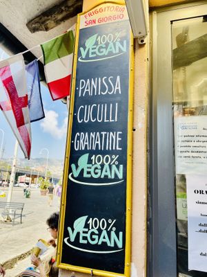 Vegan sign   at Friggitoria San Giorgio in Genoa