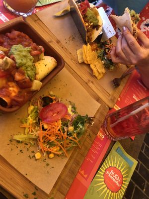 Wrap met warme groenten, tomatensaus en guacamole at La Siesta in Oostende