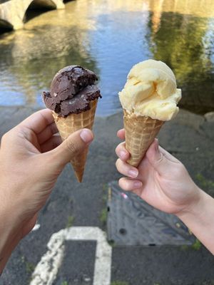 Vegan chocolate ice cream and mango sorbet   at Cotswold Ice Creams in Bourton-on-the-water