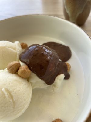 Vegan Dame Blanche 10,50€  at Spuiplein 41 in Breskens