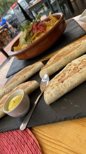Quesadillas et nachos vegan.  at Carallo in San Jose