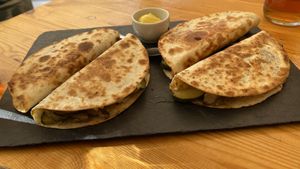 Quesadillas avec mayonnaise végétal   at Carallo in San Jose