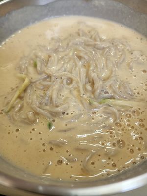 yummm. add salt !   at Daewon Kalguksu 대원칼국수 in Seoul