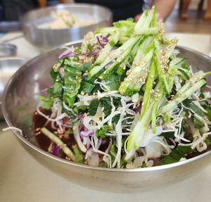 full of fresh veg  at Daewon Kalguksu 대원칼국수 in Seoul