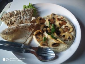 Pita humus at Himalayan Organics Juice Bar and Cafe in Manali