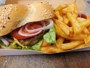 Vegan burger with vegan cheese at Jeanno Burger in Quatre Bornes