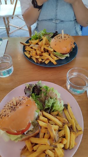  at Les Insouciants in Paris