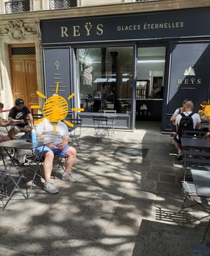 Place agréable at REŸS Glaces Eternelles in Paris
