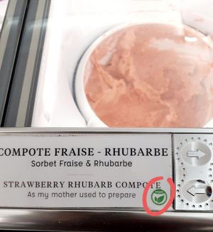 🍓 at REŸS Glaces Eternelles in Paris