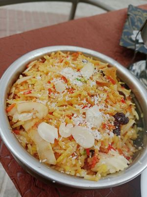 Todo maravilloso, muchas opciones VEGANAS, trato estupendo, siempre acabo volviendo! 😍😍 at King of Curries in Benalmadena