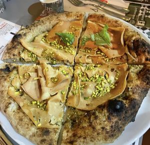 Pistacchio e mortadella vegan   at Pizzeria Assaje in Milan