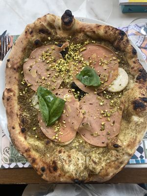 Pistachio pizza with vegan ham  at Pizzeria Assaje in Milan