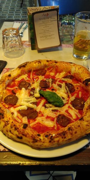 Pizza Diavola vegana at Pizzeria Assaje in Milan