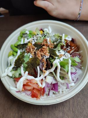 Salmon bowl at SinSin in Ghent