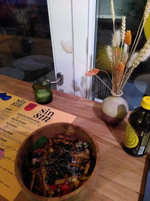 Salad bowl at SinSin in Ghent