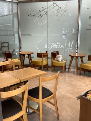 inside seating   at Bresh Avenue - 브레 쉬 에비뉴 베이커리 카페 in Gwacheon