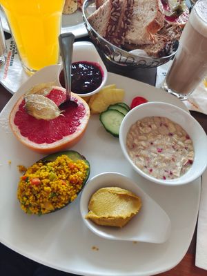 Vegan Breakfast option 🌱 at Glockenspiel Cafe in Munich