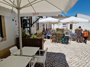 nice outdoor seating at Mercearia do Prato in Arruda Dos Vinhos