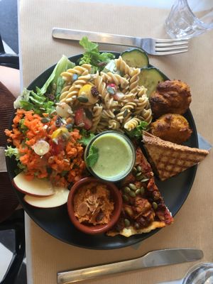 Vegan brunch : assiette salée  at Cafe Lulu in Sete