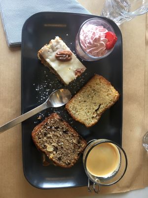 Vegan brunch : assiette sucrée  at Cafe Lulu in Sete