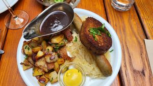 Pfälzer Saumagen mit Rotweinsauce, Bratwurst und Sauerkraut at Weinstube Eulenspiegel in Speyer