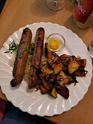 Bratwürste mit Bratkartoffeln und Sauerkraut at Weinstube Eulenspiegel in Speyer