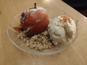 Bratapfel mit Vanilleeis at Weinstube Eulenspiegel in Speyer