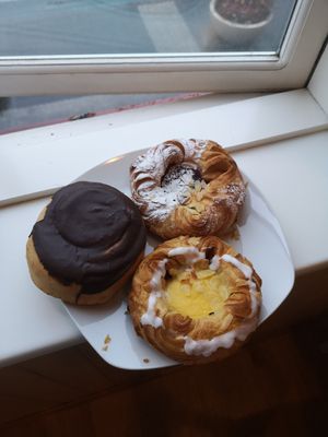 All vegan (cinnamon roll with chocolate, puff pastry with raspberry, puff pastry with vanilla) at Brauðgerðarhús Akureyrar in Akureyri