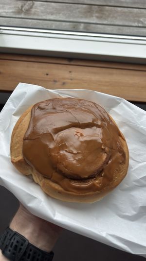 Cinnamon roll (caramel)  at Brauðgerðarhús Akureyrar in Akureyri