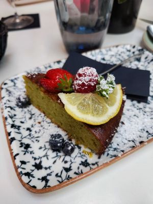 Pistachio lemoncake at Little Cortile in Hannover