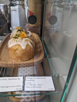 Vegan and GF orange and pistachio cake at Mit Milch Coffee in Hythe