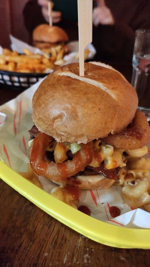Mac and cheese burger at Rabbit Food @ Meadows Tap in Edinburgh
