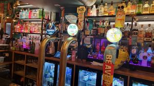 Serve hot drinks & fake bears too at Rabbit Food @ Meadows Tap in Edinburgh