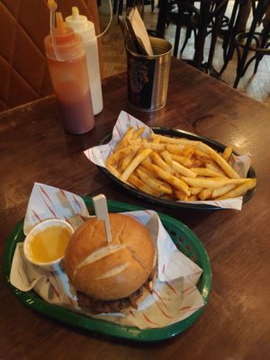 "The Rabbit" with fries and additional cheese dip at Rabbit Food @ Meadows Tap in Edinburgh