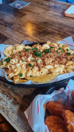 Mac and cheese loaded fries at Rabbit Food @ Meadows Tap in Edinburgh